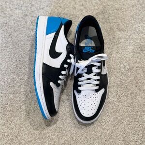 Jordan 1 Retro Low OG
Black Dark Powder Blue